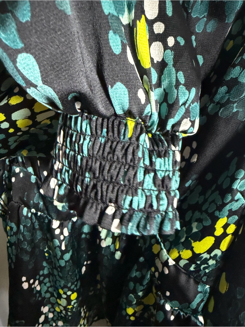 torrid 4 Green & Black Printed Wrap Satiny Blouse 4X - Picture 9 of 10